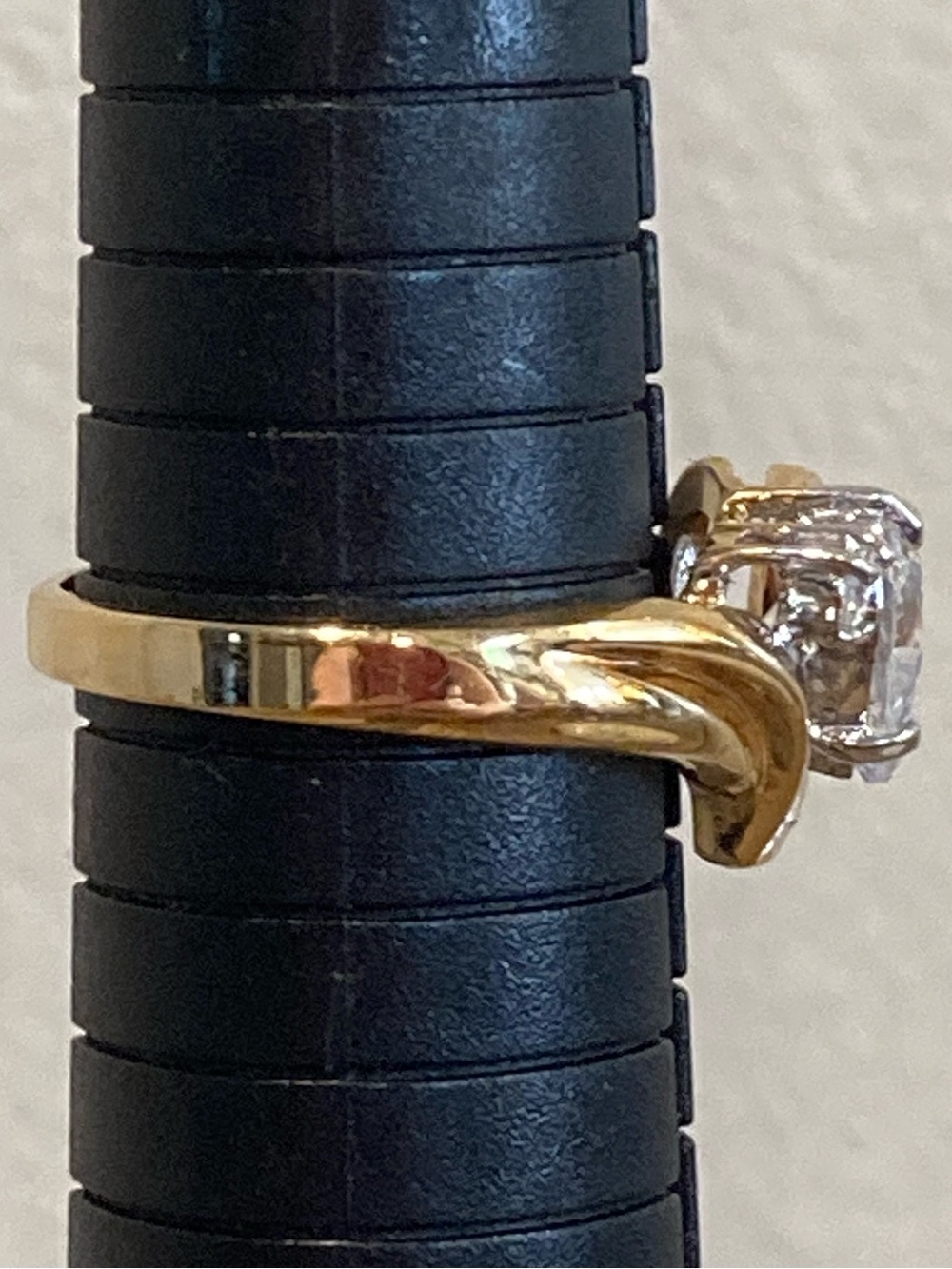 Gold Tone Heart-Center Ring Costume Jewelry Size 9 - Picture 8 of 17